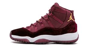 Black And Gold Retro 4s Pin By Lana Shyann On Birthday List In 2020 Air Jordans Air Jordans Retro Nike Air Jordan 11