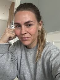 Jane Moller's Instagram, Twitter & Facebook