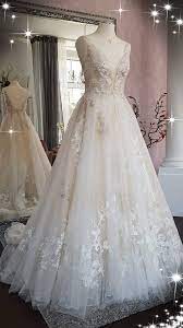 The beautiful bride shop verkauft nicht nur brautkleider 2017 und 2018, sondern auch trendige brautkleider 2019, 2020 und 2021. Brautkleid Koln Brautmode Koln Hochzeitskleid Brautmoden Happy Moments