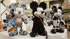 Artificial snow at 8pm daily. Pavilion Kl Christmas 2018 Magical Christmas With Disney Mickey Mouse Malaysian Flavours