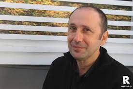 Δεν του αρέσουν οι φλύαρες κοπέλες. Ale3androypolh Premiera Sthn Edem Ekane O Renos Xaralampidhs Me Thn Mpanta Twn Mpoem Reportal Gr