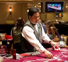 In addition to hourly wages, card dealers rely on gratuities for part of their earnings, much like servers and cab drivers. Top Ten Reasons To Be A Casino Dealer