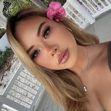 Photo by Jennifer Nguyen (@jenniferhuynhnguyen) · ***