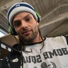 Stream Van Cruz music