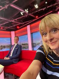 Good morning we have a new sofa which despite the perspective here makes dan even taller! Louise Minchin On Twitter Good Morning Everyone I Hope You Are Doing Ok