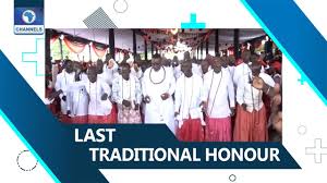 The death of the olu of warri, hrm ogiame ikenwoli, was officially pronounced in itsekiri kingdom and now an olu of warri designate has been chosen. Display Of Itsekiri Culture At The Final Burial Of 20th Olu Of Warri Youtube
