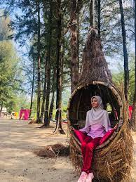 Berbagai aktivitas bisa dilakukan di pantai ini dan menjadi salah satu tempat yang wajib dikunjungi. 5 Lokasi Best Di Aceh Yang Akan Buat Korang Rasa Nak Repeat Balik Tahun 2019 Ni Libur