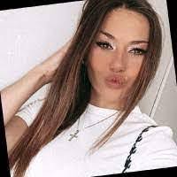 Amina Holmes's Instagram, Twitter & Facebook