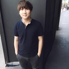 Trước những bàn tán của cư dân mạng trước sự thay đổi ngoại hình của mình, nam nhạc sĩ lên tiếng: Slim Distraught Alarmingly Pale