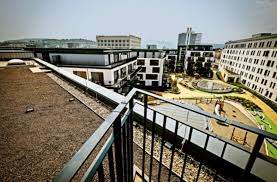 Das sind die öffnungszeiten für milaneo So Wohnt Es Sich Auf Dem Milaneo Ein Spielplatz Liegt Zwischen Den Wohnungen Und Dem Hotel An Der Heilbronner Strasse Links Im Hintergrund Ist Die Fassade Des Luxuswohnturms Cloud No 7 Zu
