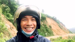 Cảm phục hành trình vượt cung đường tử thần rình rập đi gieo con chữ của  thầy giáo trẻ