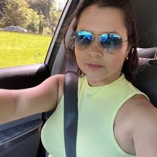 Dianela Contreras's Instagram, Twitter & Facebook