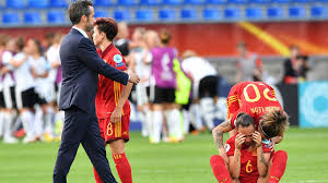 Die spanische nationalmannschaft, spanisch la selección española de fútbol, kurz la selección spanien schlug im finale italien. Spanien Aufschwung Dank Toptrainer Vilda Dfb Deutscher Fussball Bund E V
