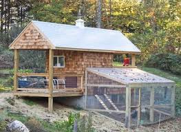 Barbara Pleasant Mein Gemusegarten Am Hang Und Huhnerstreich Am Hang Gartengestaltung Hanglage Gartengestaltung Chicken Coup Sloped Garden Chickens Backyard