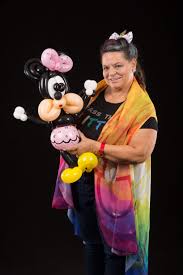 While we love offering outdoor balloon decor, the summer heat poses some complications. Balloon Twisting In Omaha Ne Balloon Animals Designer