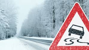 Rouler en hiver suppose d'affronter le froid, la pluie, le vent, parfois tout en même temps ! Verglas Et Neige Mollo Sur Le Sel