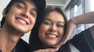 Penulis Mozachiko Curhat di Medsos, Fans Kaitkan dengan Skandal Junior  Roberts dan Rebecca Klopper