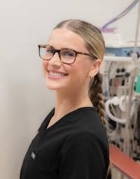 We want to give a huge shoutout to our amazing OR Nurse, Sarah, BSN, RN!  🩺💖 Sarah officially joined our surgery team three months ago, and she's  already become an invaluable asset