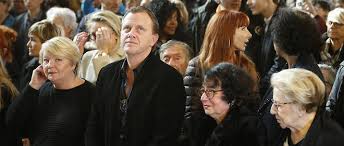 (n.1968) marc françois (n.1969) instrumento(s) vocal, violino, percussão e tambor: Claude Francois Les Fans Celebrent Le Chanteur 40 Ans Apres Sa Mort Le Point