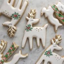 Christmas wreath cookies are sugar cookies decorated with royal icing. Pin By Meredith Petrie On Deer Cookies Xmas Cookies Christmas Cookies Decorated Christmas Cookies