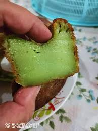 Bahan2 10 helai daun pandan ~ hiris halus & blend dengan 1 cawan air ~ perah ambil pati jadikan 1 cawan. Kuali Mama Kuih Bakar Pandan Tanpa Telur Akhirnya Facebook