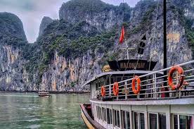 Kota ini memiliki berbagai tempat wisata yang menarik untuk dikunjungi, beberapa diantaranya adalah danau hoan kiem merupakan danau yang sangat populer untuk liburan keluarga di kota hanoi. Tempat Menarik Di Vietnam Yang Terkini 2021 Paling Cantik