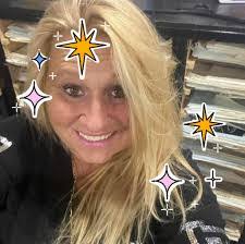 Vicki Hessler's Instagram, Twitter & Facebook