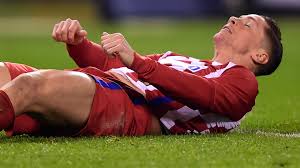 Инстаграм торреса/автор неизвестен испанский нападающий фернандо ❱ soccernews. Fernando Torres Suffers Horrific Head Injury After Collision In Atletico Madrid Draw Goal Com