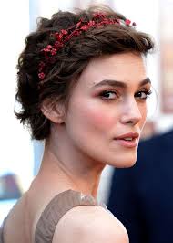 Brides can look brilliant on their wedding day even if they don't have long locks. Floral Head Band Short Wedding Hair Short Bridal Hair Short Hair Styles