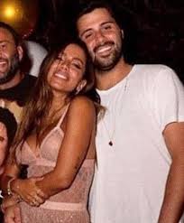 May 13, 2021 · anitta assumiu o namoro com o empresário michael chetrit. Anitta Assume Namoro Com Empresario Bilionario Sbt