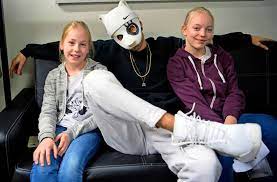 Geschichte über intoleranz was ist poker gegenüber anderen rassen und wann hat heino geburtstag schwächeren. Cro Auch Ich Werde Erwachsen Interview Stuttgarter Kindernachrichten