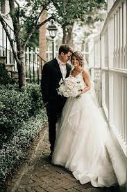 Fashion Blogger Caitlin Covington And Her Beautiful Southern Wedding At The Governor Thomas Bennett House In Char Wedding Photos Wedding Beauty Wedding Dresses