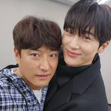 Byun Woo-seok ♥ Director Yoon Jong-ho reveals two shots of them embracing  each other