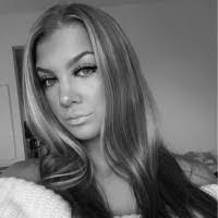 Amanda Lindstrom's Instagram, Twitter & Facebook