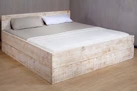 Die 19 besten bilder von selbstgebautes bett | bett. Betten Cinerea Ein Designerstuck Von Bauholz Traeume Bei Dawanda Bett Selber Bauen Bauen Mit Holz Bett Bauen