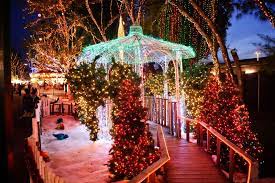 Whether you have a traditional home or prefer a more contemporary christmas look in your living room, kitchen, dining room, and entry, our holiday decorating ideas will inspire you. Things To Do For Christmas In Miami