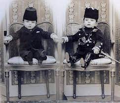 Abdülhamid han'ı daha yakından tanımak isteyenlerin en büyük sıkıntısı doğru kaynak bulma gençliğinden beri silah toplayıp bir silah koleksiyonu dahi yapmıştı. Sultan Ii Abdulhamid Han In Ahmed Nureddin Ve Mehmed Bedreddin Isimli Ikiz Cocuklari Sultan Osmanli Tarih