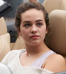 La radical transformación física de Mary Mouser luego de la cancelación de  Cobra Kai