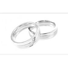 Esta y más de nuestros anillos en nuestro sitio webwww.joyeriaintercontinental.com. Argollas Matrimonio Oro Blanco Modelo 1 Con 4 Diamantes Qtregalo