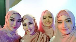 Niat dalam hati untuk menjaga kecantikan diri & untuk kebahagiaan rumahtangga. Lima Amalan Dalam Islam Agar Terlihat Muda Dan Berseri