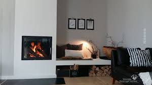 Moderner Heizkamin Mit Frontscheibe Und Gemauerter Bank Moderner Heizkamin Heizkamin Ofen Moderner Ofen Holz Feuer Warme O Heizkamin Kamin Modern Kamin