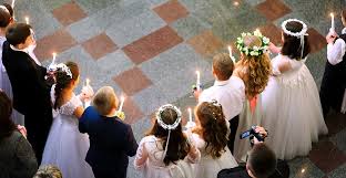 Bei der firmung wird ein jugendlicher als volles mitglied in die gemeinschaft der kirche aufgenommen. Kleidung Zur Firmung Fur Madchen Und Jungen