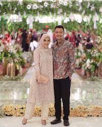 6 rekomendasi olshop baju kondangan batik couple murah di shopee assalamualaikum semua , semoga. Serasi Bersama Pasangan Inspirasi Outfit Kondangan Couple Muslim
