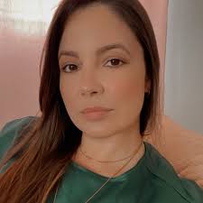 Love the brick wall contrast with the wood color furniture. So Pretty.  🤗👍🏽 Courtesy of: @home_by_charline [IG]