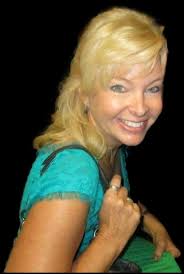 Can anyone please restore the botton photo? The little gurl's haircolor is  similar to the first phoyo with blue eyes and the baby had brown hair and  brown eyes. Thank you. |