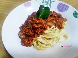 Resepi spageti bolognese bahan bahan (untuk sos bolognese) 1 tin sos spaghetti bolognese segera 6 ulas bawang putih sedikit minyak zaitun setengah mangkuk. Resepi Spaghetti Rendang Daging Dari Sos Pasta Asian Kimball