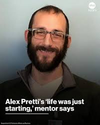 BREAKING: Kari Lake, a former longtime local news anchor backed by Donald  Trump, will win the Republican primary in Arizona's race for governor, ABC  News projects.⁠ ⁠ Lake defeats Karrin Taylor Robson,