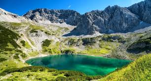Gonn Dir Ein Tiroler Grostl Mit Aussicht Auf Den Turkisblauen Drachensee 1000things At In 2020 Tiroler Grostl Salzkammergut Wandern
