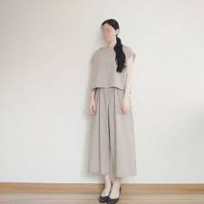 シンプルなセットアップを作りました 無料型紙と作り方をご紹介します 簡単 パターンですが 直線を生かしたきれいなシルエットに仕上がりました トップスは袖付け不要 ワイドパンツもウエストゴムで簡単です トップスをインするとオールインワン風になり 無料型紙