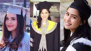 Te ofrecemos todos sus tratamientos con la mejor relación calidad/precio. Tak Hanya Kuliah Di Universitas Ternama 10 Artis Ini Juga Lulus Dengan Predikat Cum Laude Keren
